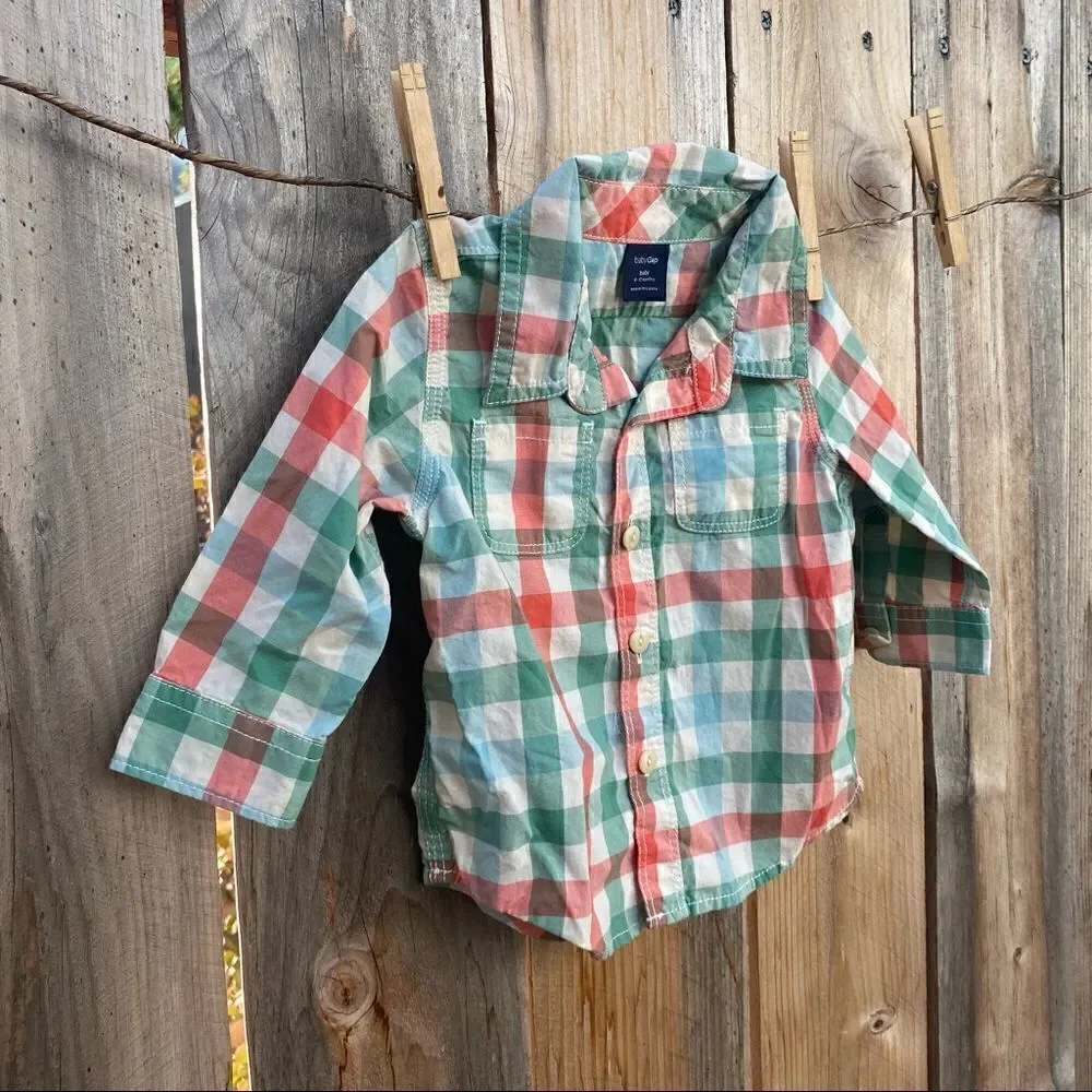 Baby gap button down shirt size 6-12 months
